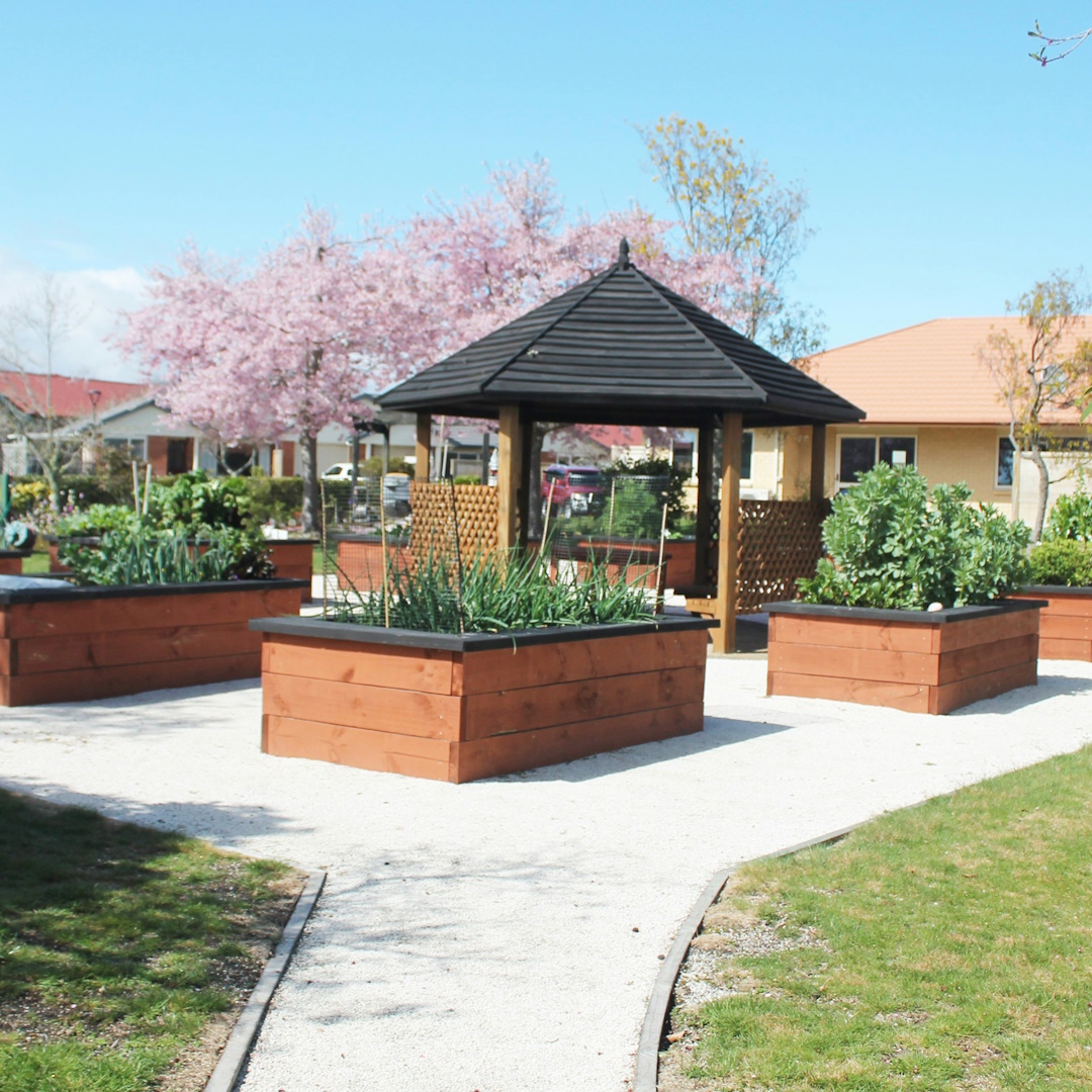 Jardín comunitario bien mantenido en Vilaseca — Cat Jardí